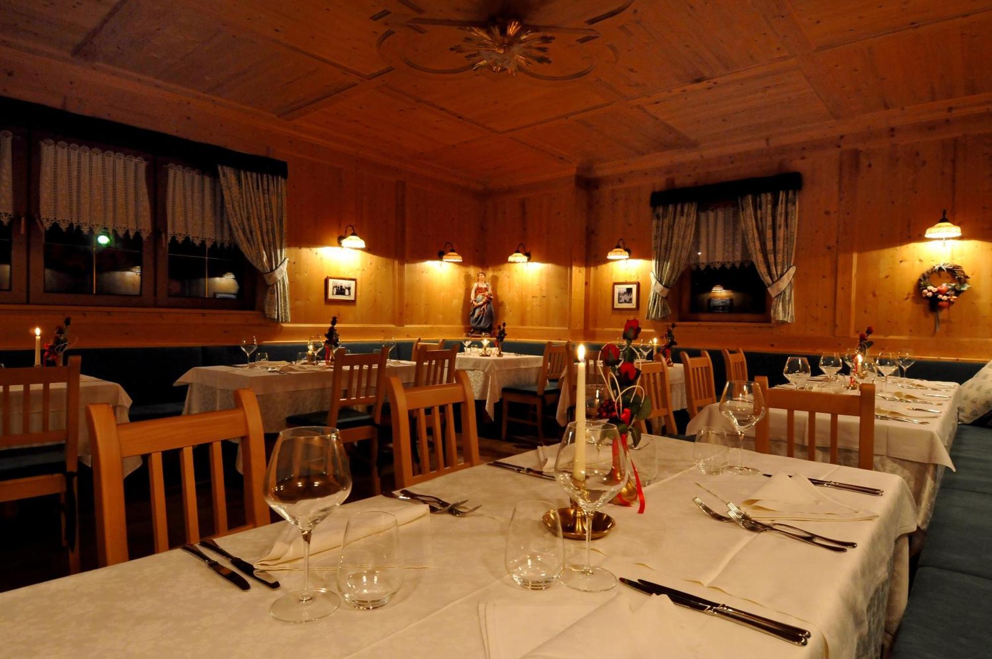 Hotel Valacia Pozza di Fassa Buitenkant foto