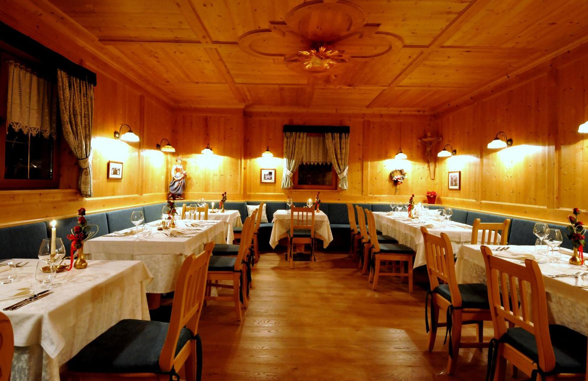 Hotel Valacia Pozza di Fassa Buitenkant foto
