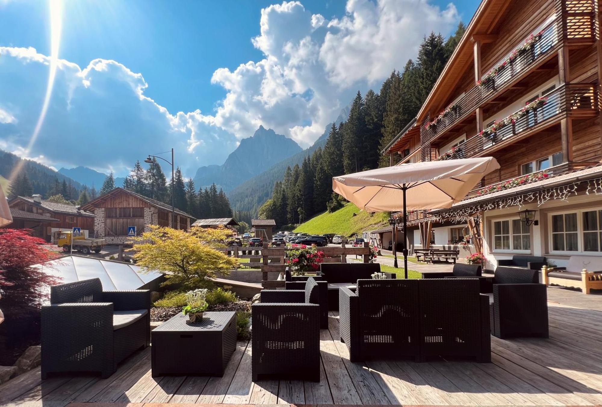 Hotel Valacia Pozza di Fassa Buitenkant foto