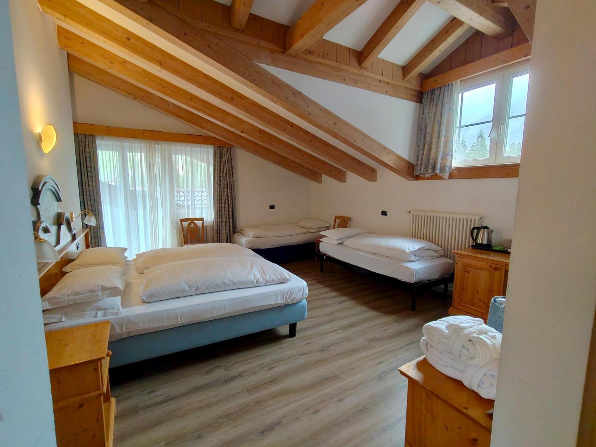 Hotel Valacia Pozza di Fassa Buitenkant foto