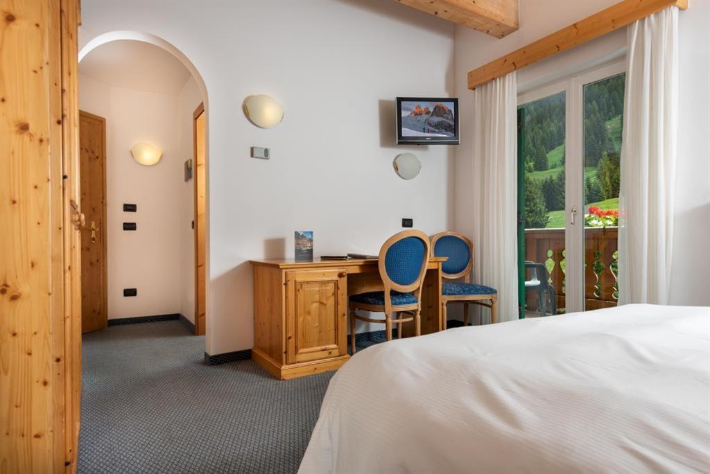 Hotel Valacia Pozza di Fassa Buitenkant foto