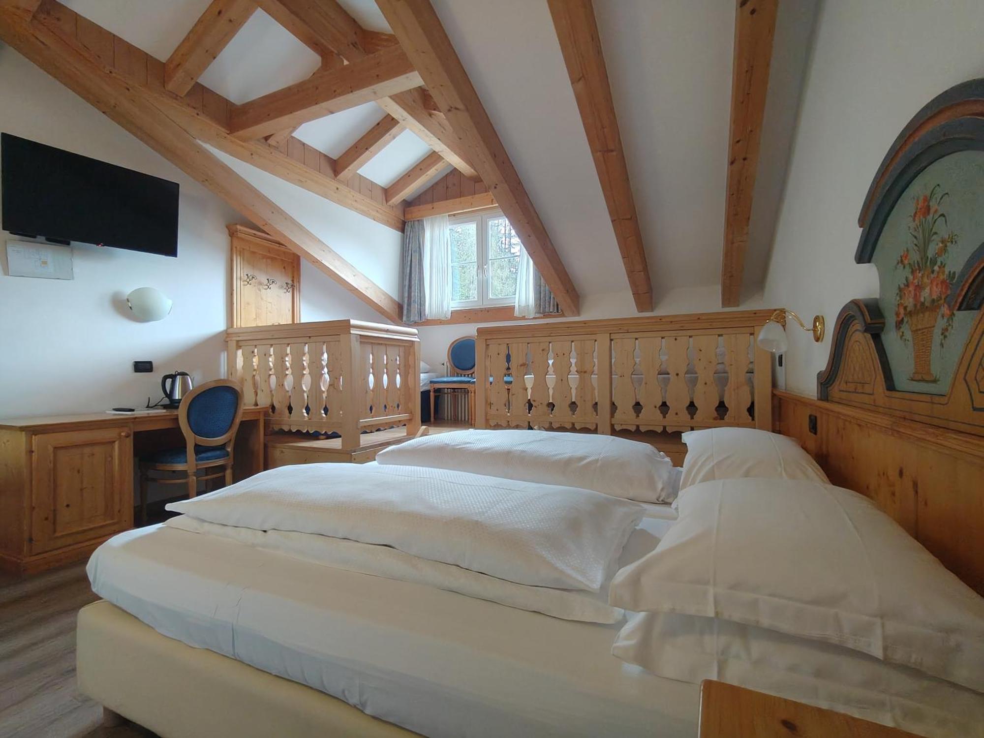 Hotel Valacia Pozza di Fassa Buitenkant foto