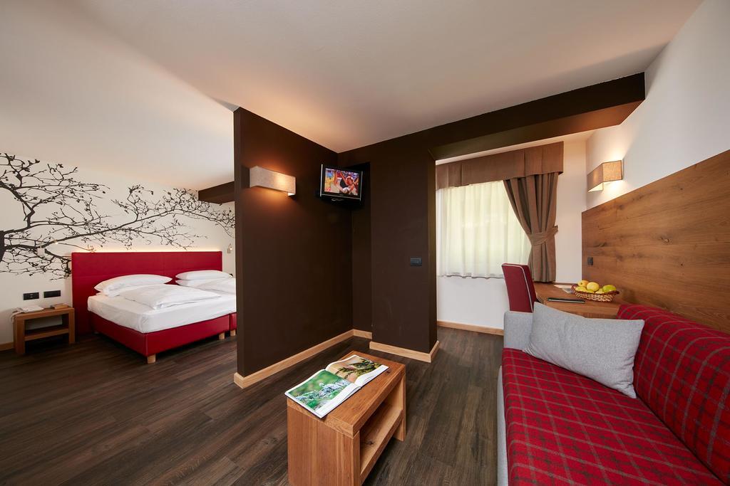 Hotel Valacia Pozza di Fassa Kamer foto