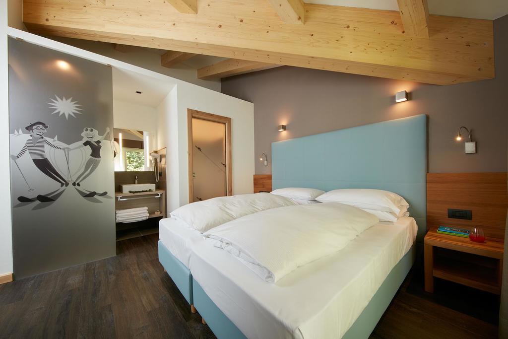 Hotel Valacia Pozza di Fassa Kamer foto