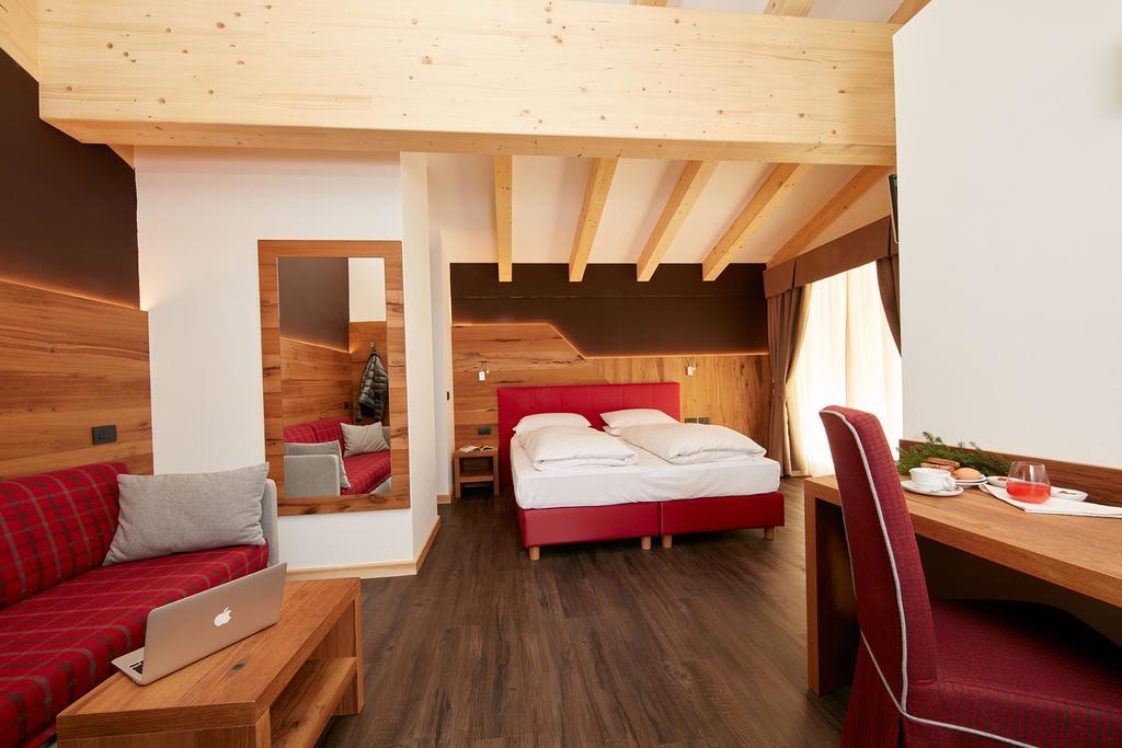 Hotel Valacia Pozza di Fassa Kamer foto