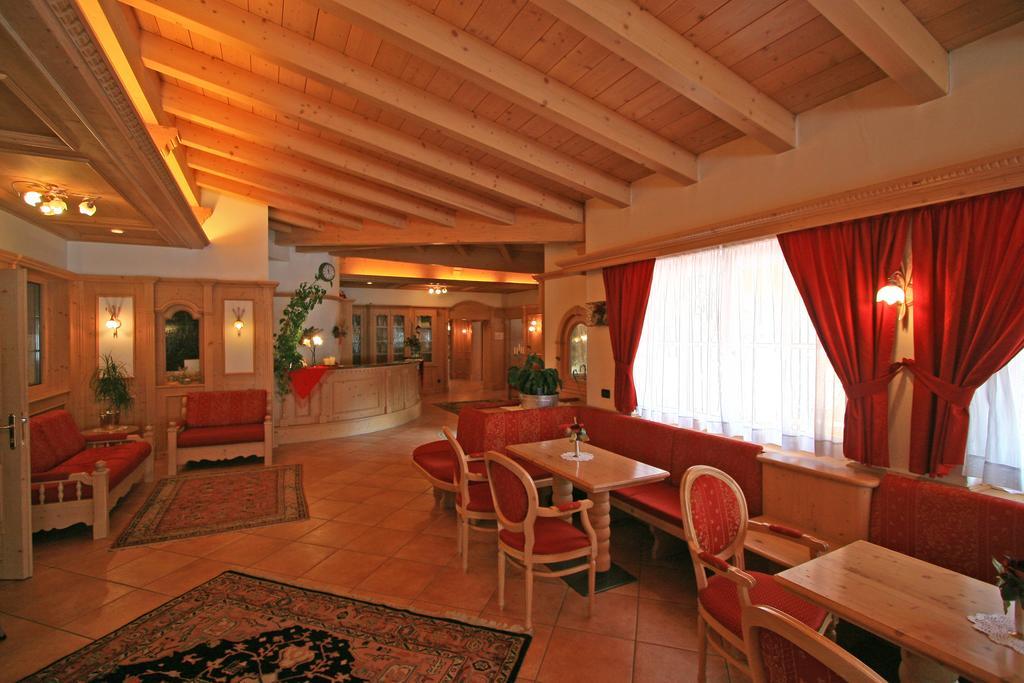 Hotel Valacia Pozza di Fassa Buitenkant foto